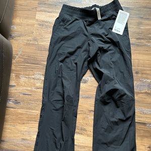 Lululemon size 6 run, dog runner pant. Brand new, with tags.